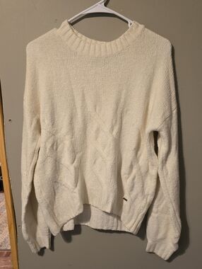 Hollister Cream Cable Knit Crewneck Sweater
